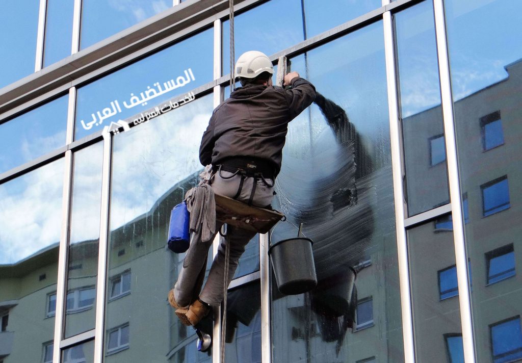 شركات تنظيف زجاج المباني